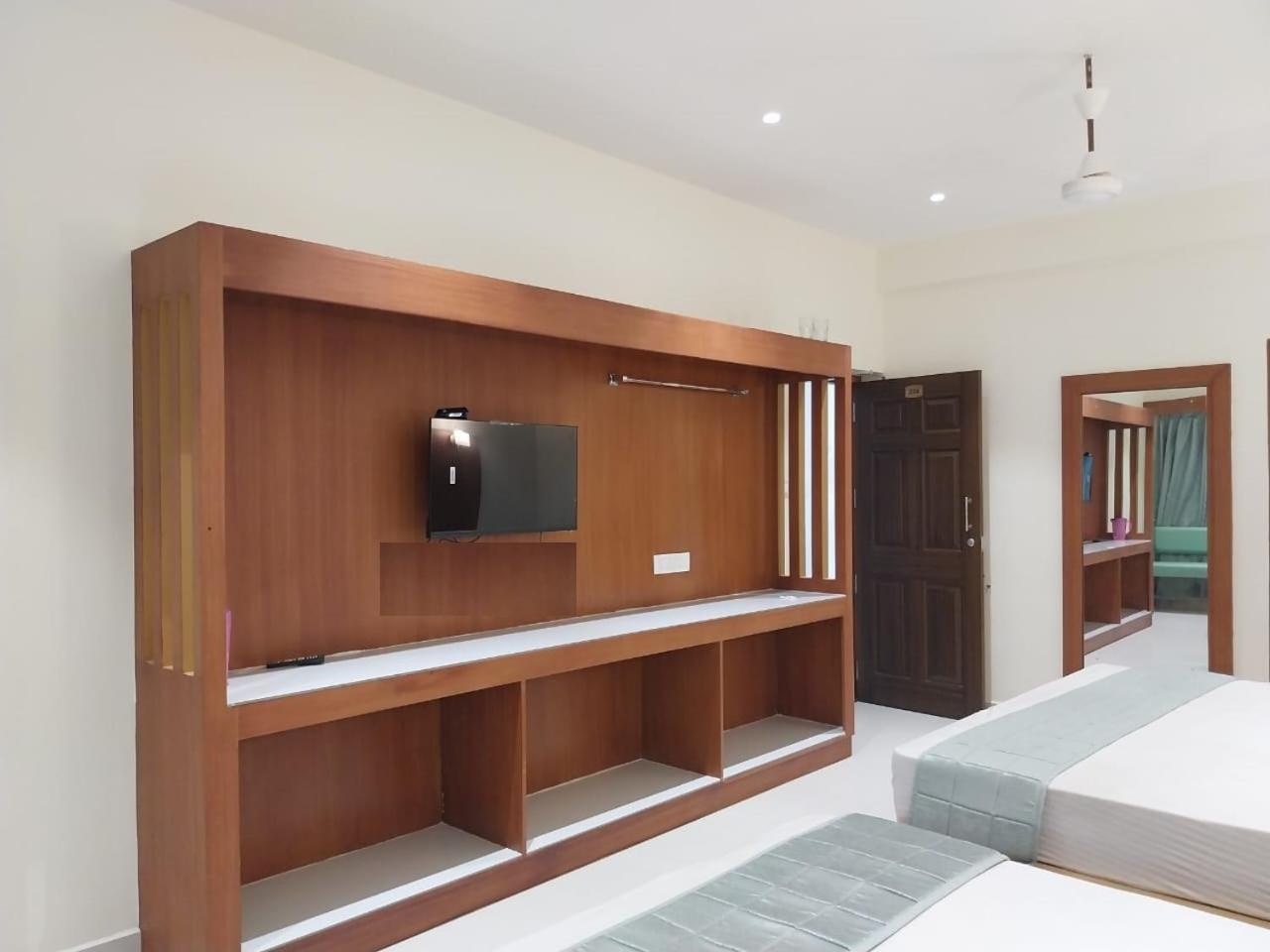 Hotel Harshanaa Elite Канниякумари Экстерьер фото